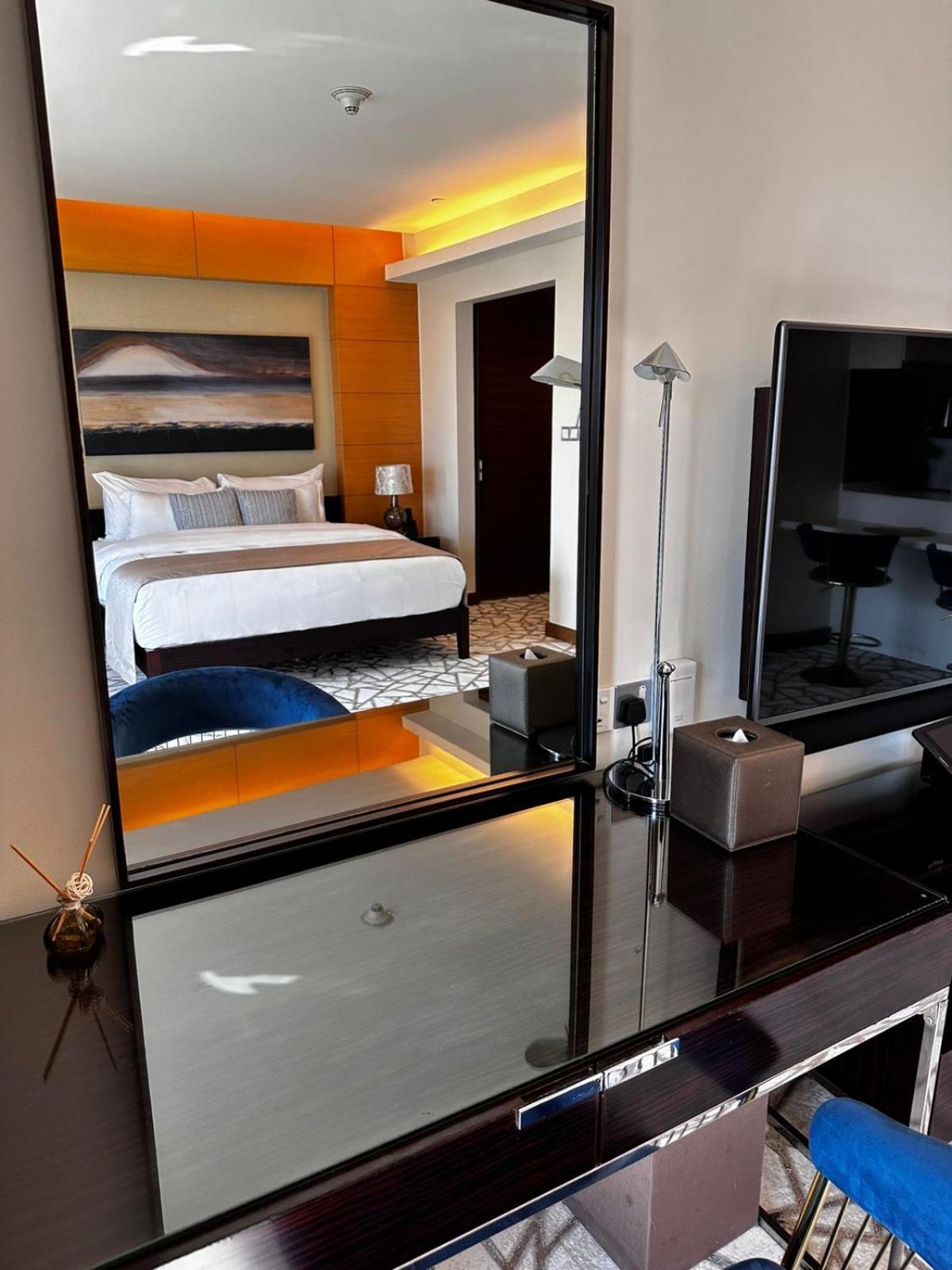 Mall Fashion Avenue Burj Khalifa View Residence- Formerly Address Mall Appartement